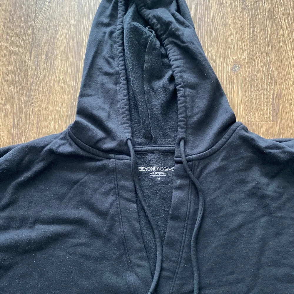 Beyond Yoga Poncho Size Medium - Picture 2 of 2